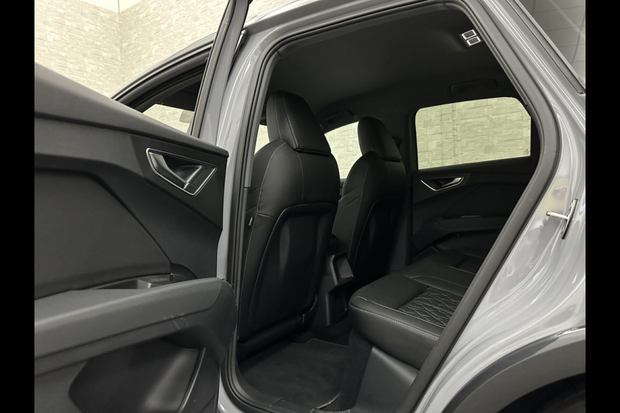 Audi Q4 e-tron 40 204PK 77 kWh | #RS-Leder | 5x Q4 OP VOORRAAD! | ACC | Sportstoelen | Getint Glas | MMI+ | Dynamic-Pakket | Stoelverwarming | Zwarte Hemelbekleding | LED | Lane Assist |
