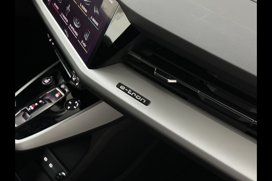 Audi Q4 e-tron 40 204PK 77 kWh | #RS-Leder | 5x Q4 OP VOORRAAD! | ACC | Sportstoelen | Getint Glas | MMI+ | Dynamic-Pakket | Stoelverwarming | Zwarte Hemelbekleding | LED | Lane Assist |