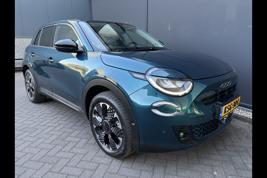 Fiat 600E La Prima 54 kWh Achteruitrijcamera - Airco - Apple carplay - Parkeersensoren - Navigatie - Draadloze telefoonoplader - Stoelverwarming - Voorstoelen met massagefunctie - Led verlichting - Bluetooth - Cruise control - Dodehoek detectie - Keyless start/ entry - Licht metalen velgen 18 inch - Stuur multifunctioneel