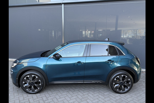 Fiat 600E La Prima 54 kWh Achteruitrijcamera - Airco - Apple carplay - Parkeersensoren - Navigatie - Draadloze telefoonoplader - Stoelverwarming - Voorstoelen met massagefunctie - Led verlichting - Bluetooth - Cruise control - Dodehoek detectie - Keyless start/ entry - Licht metalen velgen 18 inch - Stuur multifunctioneel