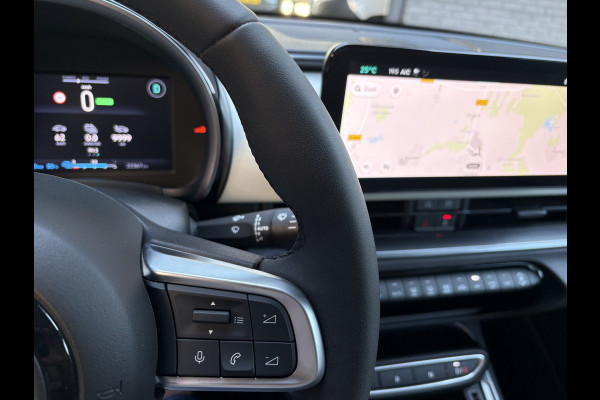 Fiat 600E La Prima 54 kWh Achteruitrijcamera - Airco - Apple carplay - Parkeersensoren - Navigatie - Draadloze telefoonoplader - Stoelverwarming - Voorstoelen met massagefunctie - Led verlichting - Bluetooth - Cruise control - Dodehoek detectie - Keyless start/ entry - Licht metalen velgen 18 inch - Stuur multifunctioneel
