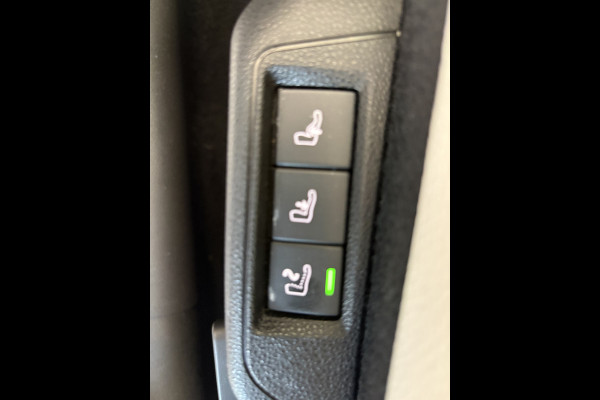 Fiat 600E La Prima 54 kWh Achteruitrijcamera - Airco - Apple carplay - Parkeersensoren - Navigatie - Draadloze telefoonoplader - Stoelverwarming - Voorstoelen met massagefunctie - Led verlichting - Bluetooth - Cruise control - Dodehoek detectie - Keyless start/ entry - Licht metalen velgen 18 inch - Stuur multifunctioneel