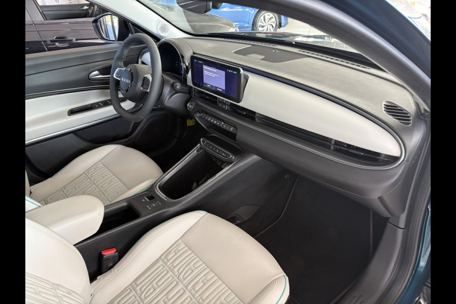 Fiat 600E La Prima 54 kWh Achteruitrijcamera - Airco - Apple carplay - Parkeersensoren - Navigatie - Draadloze telefoonoplader - Stoelverwarming - Voorstoelen met massagefunctie - Led verlichting - Bluetooth - Cruise control - Dodehoek detectie - Keyless start/ entry - Licht metalen velgen 18 inch - Stuur multifunctioneel