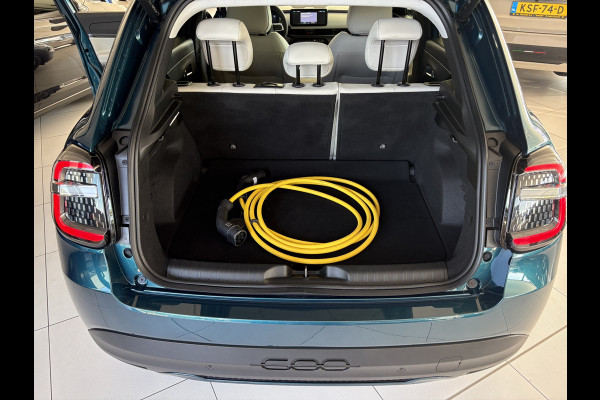 Fiat 600E La Prima 54 kWh Achteruitrijcamera - Airco - Apple carplay - Parkeersensoren - Navigatie - Draadloze telefoonoplader - Stoelverwarming - Voorstoelen met massagefunctie - Led verlichting - Bluetooth - Cruise control - Dodehoek detectie - Keyless start/ entry - Licht metalen velgen 18 inch - Stuur multifunctioneel