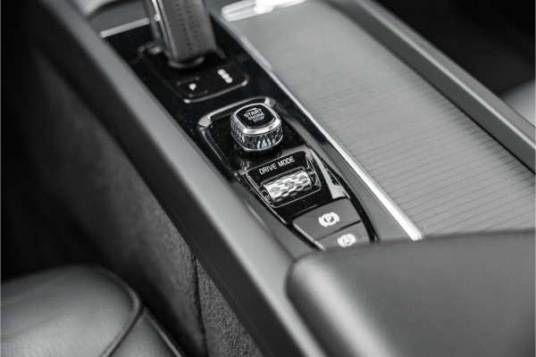 Volvo XC60 2.0 Recharge T6 AWD Business Pro Leder / Pano / Harman Kardon / Camera /