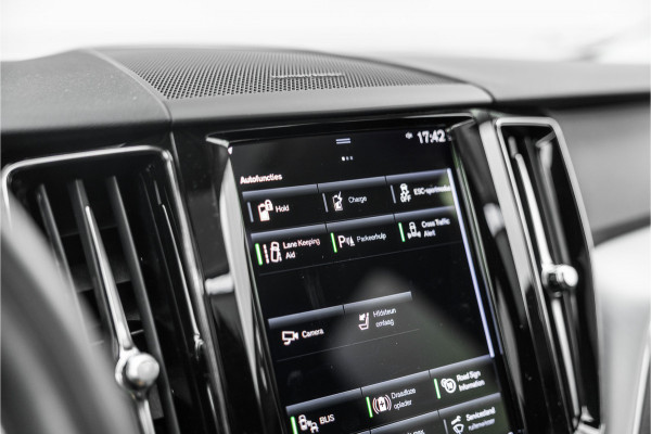 Volvo XC60 2.0 Recharge T6 AWD Business Pro Leder / Pano / Harman Kardon / Camera /