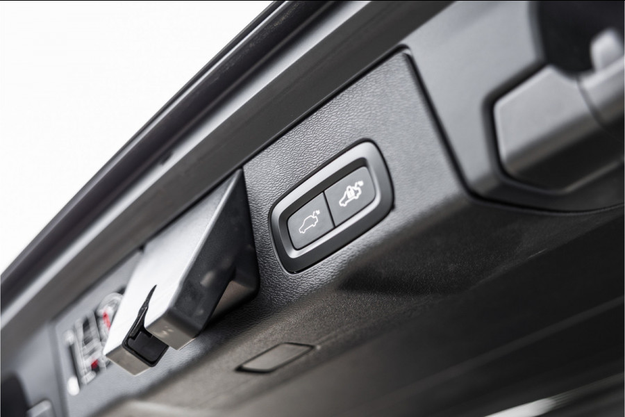 Volvo XC60 2.0 Recharge T6 AWD Business Pro Leder / Pano / Harman Kardon / Camera /