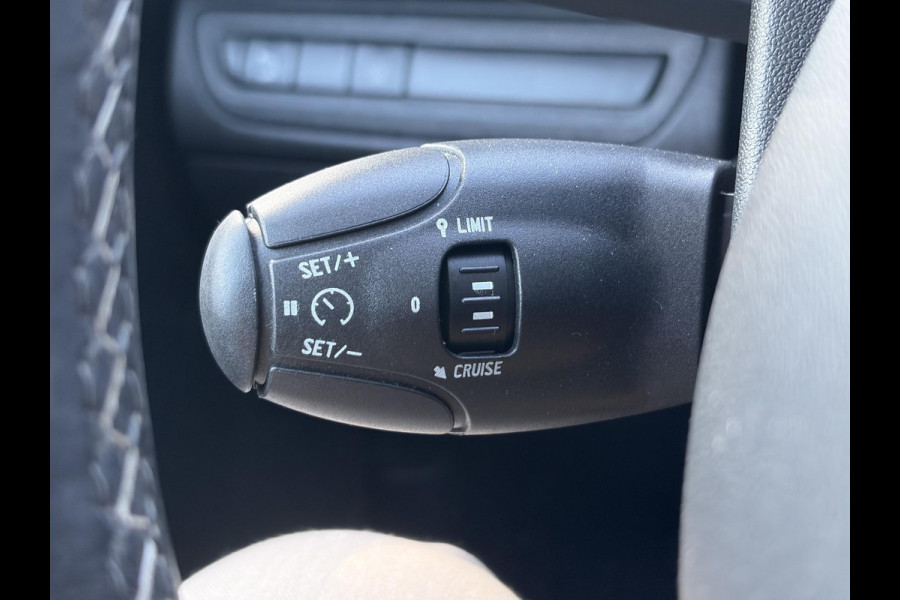 Peugeot 2008 1.2 PureTech Allure D-riem vv in 2025 l Trekhaak l 131pk l Pano l Camera l Carplay l Navi l Halfleder l Clima l Cruise l 6 Bak l 2e Eigenaar l Pdc l N.A.P l Apk tot 01-2027