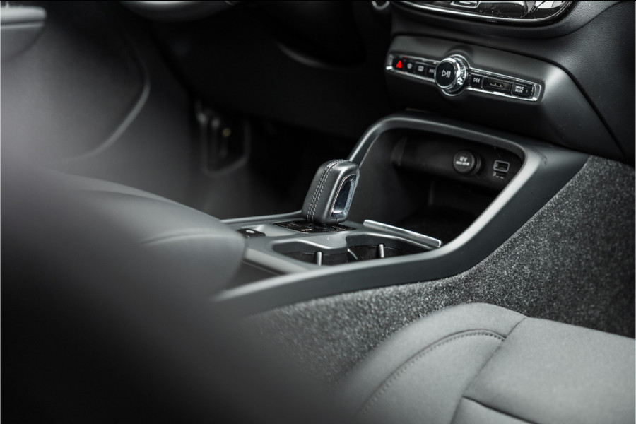 Volvo XC40 1.5 T4 Recharge Inscription Expression Carplay / Android Auto / Climate Control /