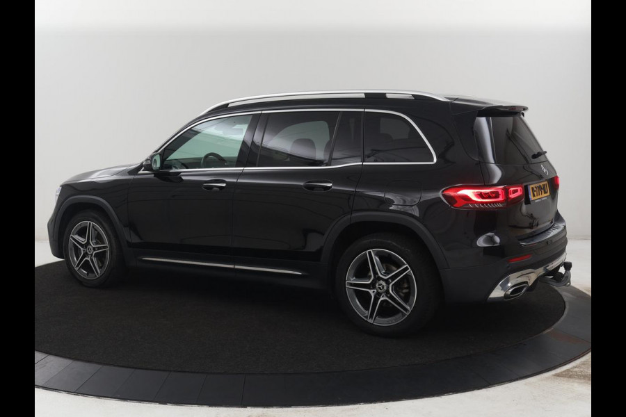 Mercedes-Benz GLB 200 AMG Line | Leder/alcantara | Stoelverwarming | Cruise control | Lane assist | Sfeerverlichting | Camera | Park assist | Trekhaak