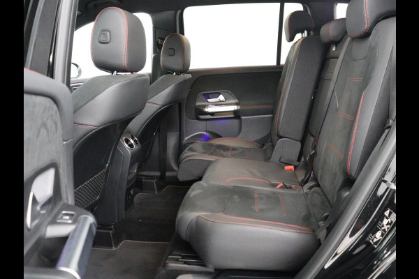Mercedes-Benz GLB 200 AMG Line | Leder/alcantara | Stoelverwarming | Cruise control | Lane assist | Sfeerverlichting | Camera | Park assist | Trekhaak