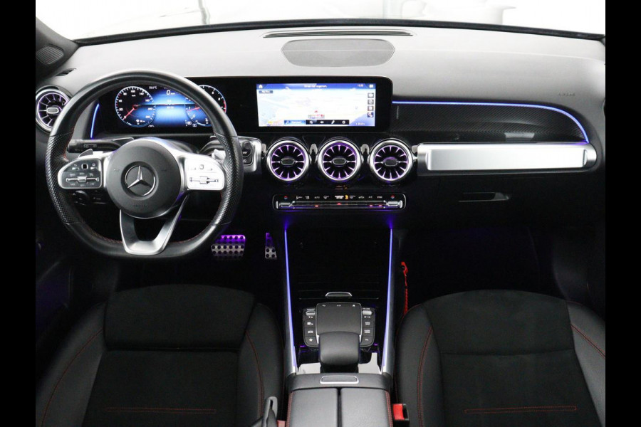 Mercedes-Benz GLB 200 AMG Line | Leder/alcantara | Stoelverwarming | Cruise control | Lane assist | Sfeerverlichting | Camera | Park assist | Trekhaak