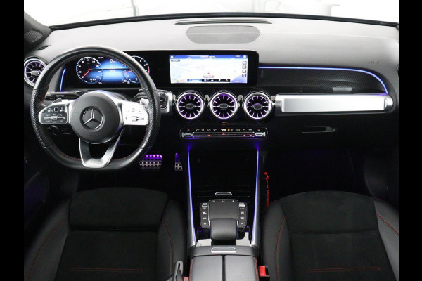 Mercedes-Benz GLB 200 AMG Line | Leder/alcantara | Stoelverwarming | Cruise control | Lane assist | Sfeerverlichting | Camera | Park assist | Trekhaak