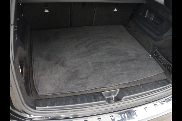 Mercedes-Benz GLB 200 AMG Line | Leder/alcantara | Stoelverwarming | Cruise control | Lane assist | Sfeerverlichting | Camera | Park assist | Trekhaak