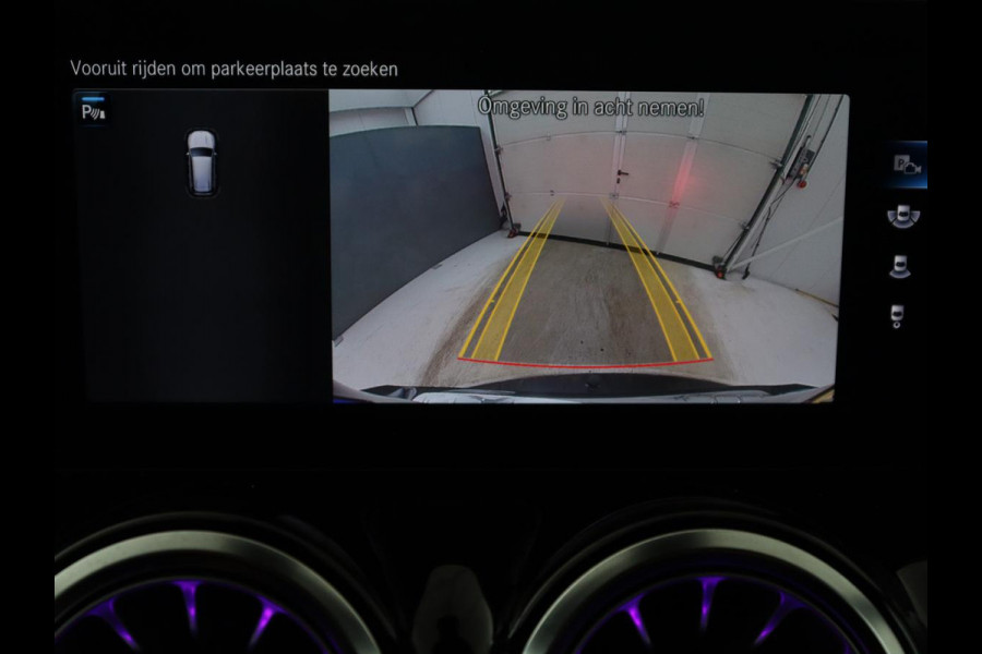 Mercedes-Benz GLB 200 AMG Line | Leder/alcantara | Stoelverwarming | Cruise control | Lane assist | Sfeerverlichting | Camera | Park assist | Trekhaak