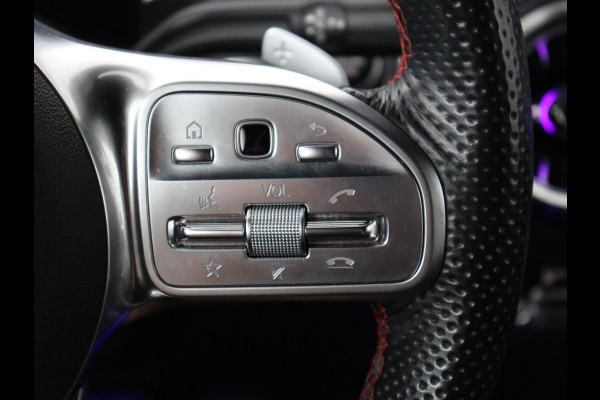 Mercedes-Benz GLB 200 AMG Line | Leder/alcantara | Stoelverwarming | Cruise control | Lane assist | Sfeerverlichting | Camera | Park assist | Trekhaak