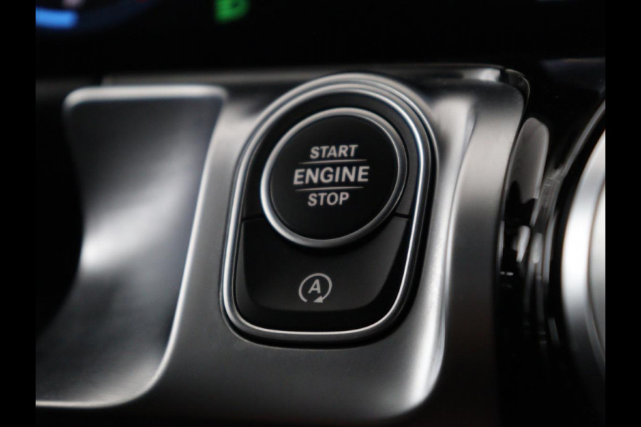 Mercedes-Benz GLB 200 AMG Line | Leder/alcantara | Stoelverwarming | Cruise control | Lane assist | Sfeerverlichting | Camera | Park assist | Trekhaak