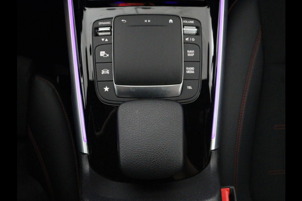 Mercedes-Benz GLB 200 AMG Line | Leder/alcantara | Stoelverwarming | Cruise control | Lane assist | Sfeerverlichting | Camera | Park assist | Trekhaak