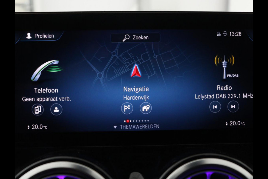 Mercedes-Benz GLB 200 AMG Line | Leder/alcantara | Stoelverwarming | Cruise control | Lane assist | Sfeerverlichting | Camera | Park assist | Trekhaak