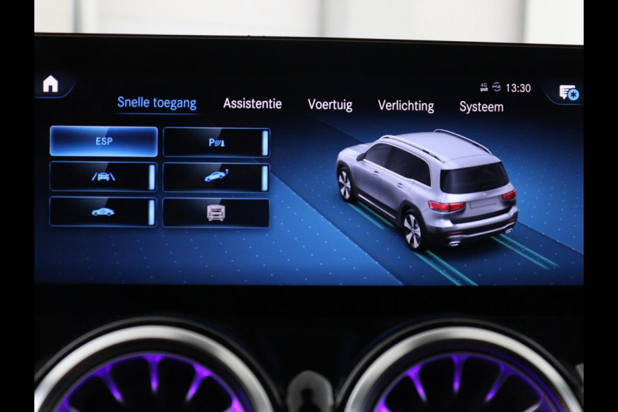 Mercedes-Benz GLB 200 AMG Line | Leder/alcantara | Stoelverwarming | Cruise control | Lane assist | Sfeerverlichting | Camera | Park assist | Trekhaak
