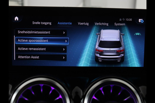Mercedes-Benz GLB 200 AMG Line | Leder/alcantara | Stoelverwarming | Cruise control | Lane assist | Sfeerverlichting | Camera | Park assist | Trekhaak