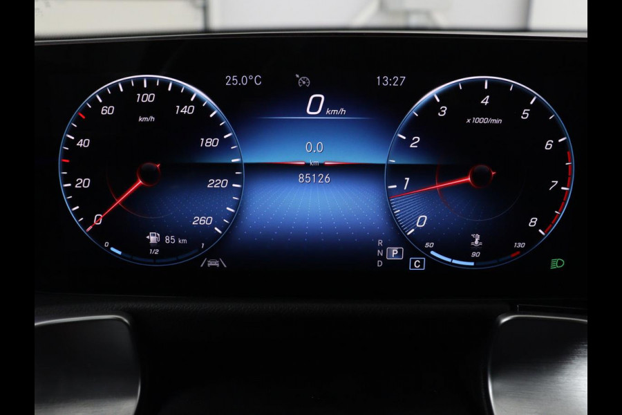 Mercedes-Benz GLB 200 AMG Line | Leder/alcantara | Stoelverwarming | Cruise control | Lane assist | Sfeerverlichting | Camera | Park assist | Trekhaak