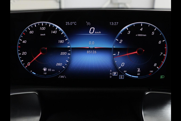 Mercedes-Benz GLB 200 AMG Line | Leder/alcantara | Stoelverwarming | Cruise control | Lane assist | Sfeerverlichting | Camera | Park assist | Trekhaak