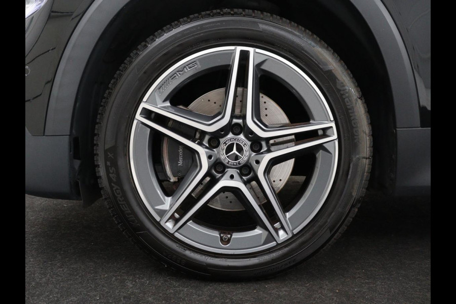 Mercedes-Benz GLB 200 AMG Line | Leder/alcantara | Stoelverwarming | Cruise control | Lane assist | Sfeerverlichting | Camera | Park assist | Trekhaak