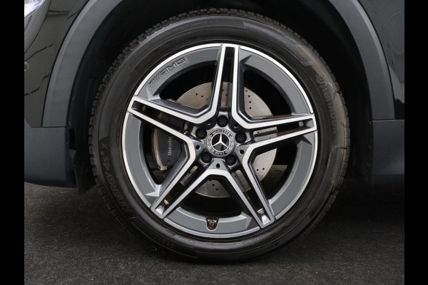 Mercedes-Benz GLB 200 AMG Line | Leder/alcantara | Stoelverwarming | Cruise control | Lane assist | Sfeerverlichting | Camera | Park assist | Trekhaak