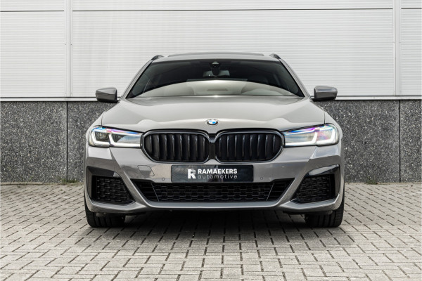 BMW 5 Serie Touring 530i High Executive M-Sport 20inch / Bernina Grau / Pano / Camera / Laser