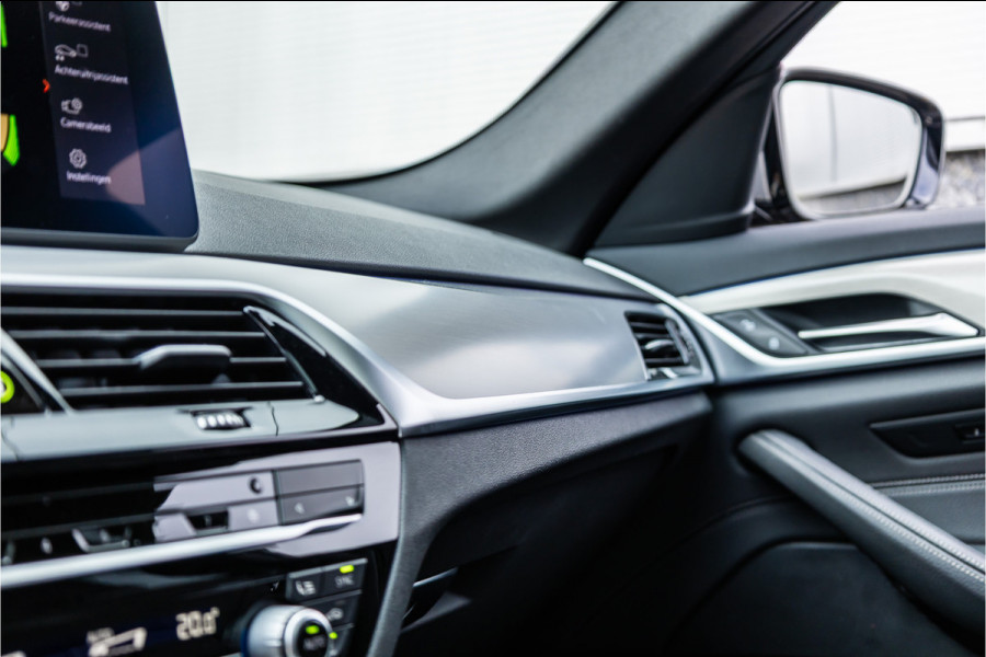 BMW 5 Serie Touring 530i High Executive M-Sport 20inch / Bernina Grau / Pano / Camera / Laser