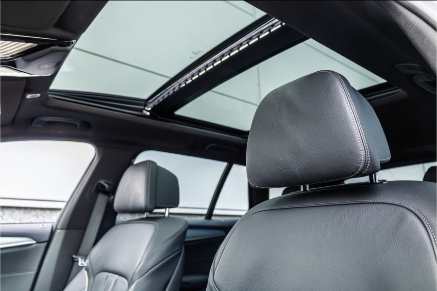 BMW 5 Serie Touring 530i High Executive M-Sport 20inch / Bernina Grau / Pano / Camera / Laser