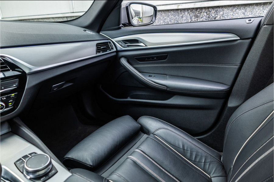 BMW 5 Serie Touring 530i High Executive M-Sport 20inch / Bernina Grau / Pano / Camera / Laser