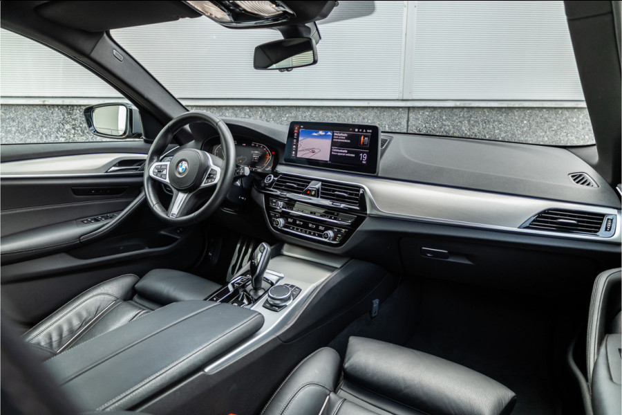 BMW 5 Serie Touring 530i High Executive M-Sport 20inch / Bernina Grau / Pano / Camera / Laser