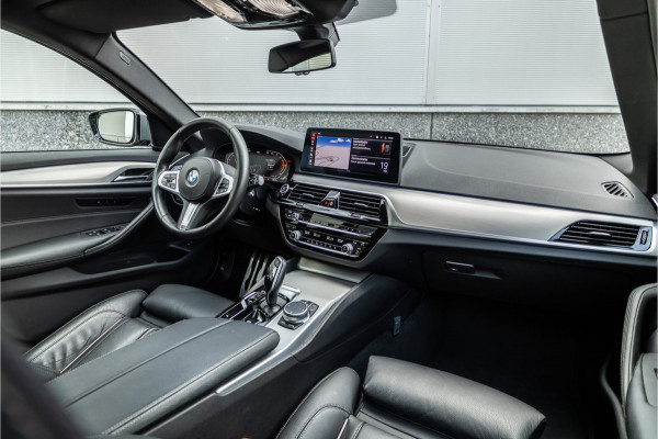 BMW 5 Serie Touring 530i High Executive M-Sport 20inch / Bernina Grau / Pano / Camera / Laser