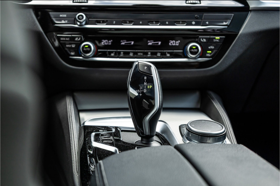 BMW 5 Serie Touring 530i High Executive M-Sport 20inch / Bernina Grau / Pano / Camera / Laser