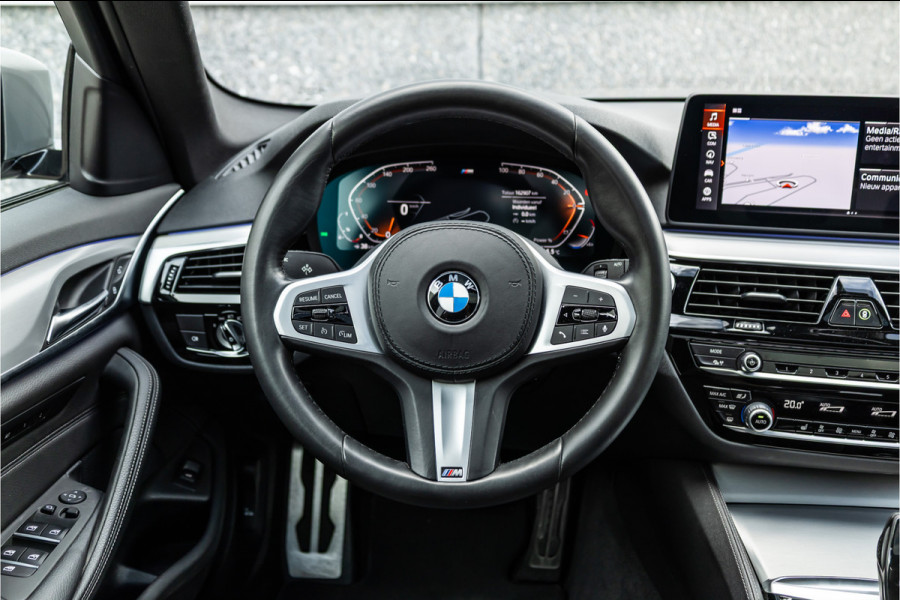 BMW 5 Serie Touring 530i High Executive M-Sport 20inch / Bernina Grau / Pano / Camera / Laser