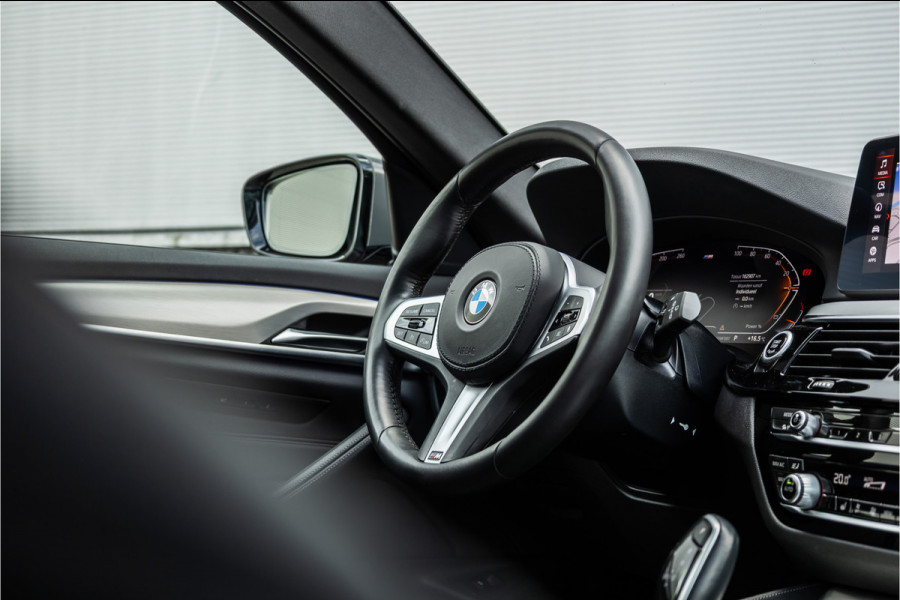 BMW 5 Serie Touring 530i High Executive M-Sport 20inch / Bernina Grau / Pano / Camera / Laser