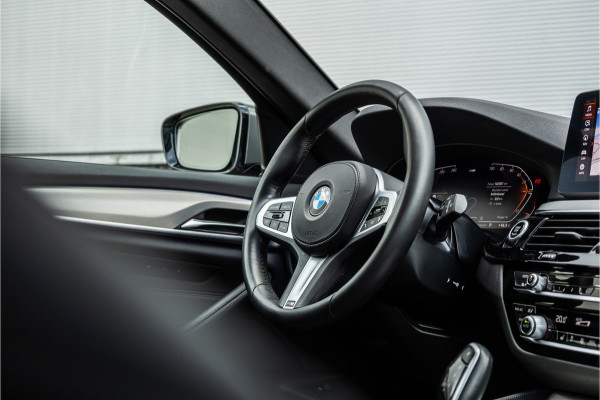 BMW 5 Serie Touring 530i High Executive M-Sport 20inch / Bernina Grau / Pano / Camera / Laser