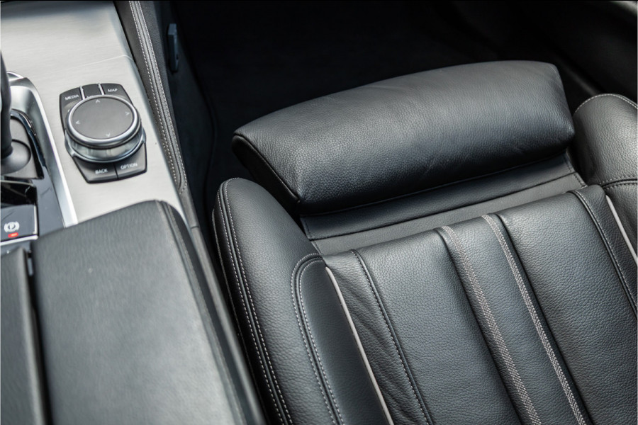 BMW 5 Serie Touring 530i High Executive M-Sport 20inch / Bernina Grau / Pano / Camera / Laser