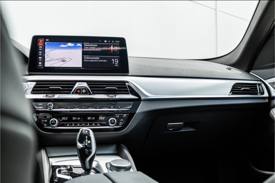 BMW 5 Serie Touring 530i High Executive M-Sport 20inch / Bernina Grau / Pano / Camera / Laser