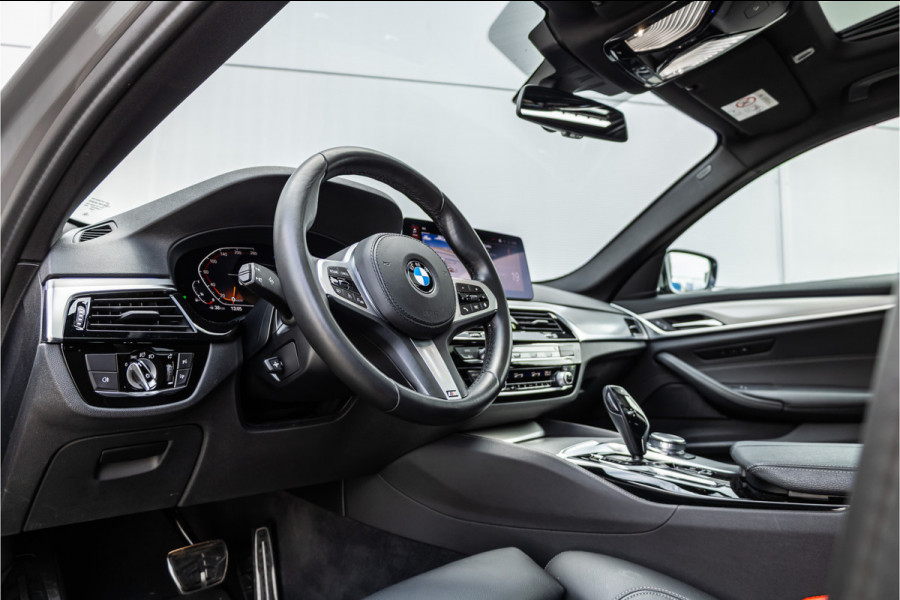 BMW 5 Serie Touring 530i High Executive M-Sport 20inch / Bernina Grau / Pano / Camera / Laser