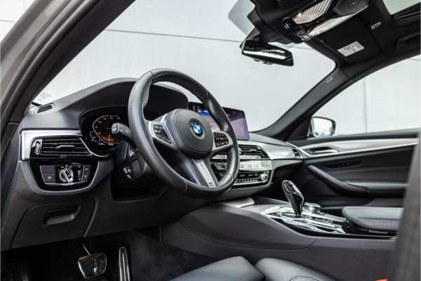 BMW 5 Serie Touring 530i High Executive M-Sport 20inch / Bernina Grau / Pano / Camera / Laser