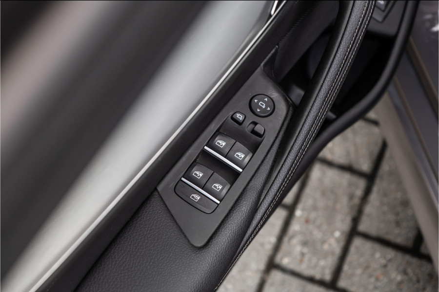 BMW 5 Serie Touring 530i High Executive M-Sport 20inch / Bernina Grau / Pano / Camera / Laser