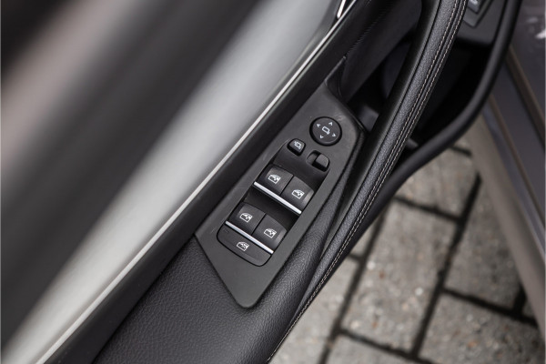BMW 5 Serie Touring 530i High Executive M-Sport 20inch / Bernina Grau / Pano / Camera / Laser