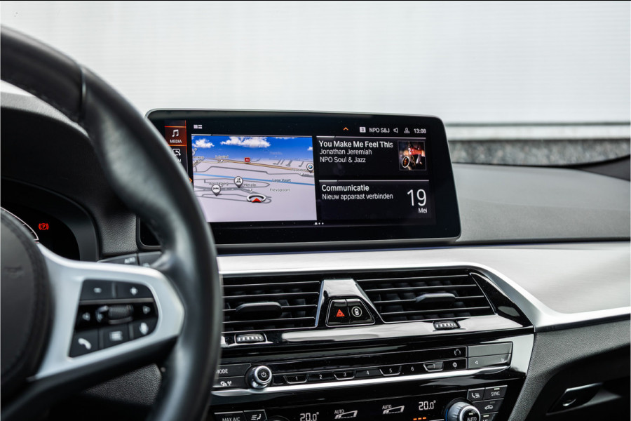 BMW 5 Serie Touring 530i High Executive M-Sport 20inch / Bernina Grau / Pano / Camera / Laser