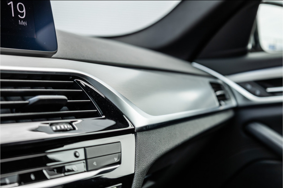BMW 5 Serie Touring 530i High Executive M-Sport 20inch / Bernina Grau / Pano / Camera / Laser