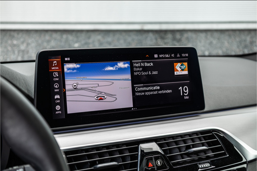 BMW 5 Serie Touring 530i High Executive M-Sport 20inch / Bernina Grau / Pano / Camera / Laser