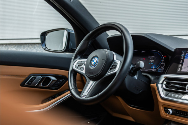 BMW 3-serie 320e M-Sport Dravitgrau / Schaal stoel / HiFi / Camera /