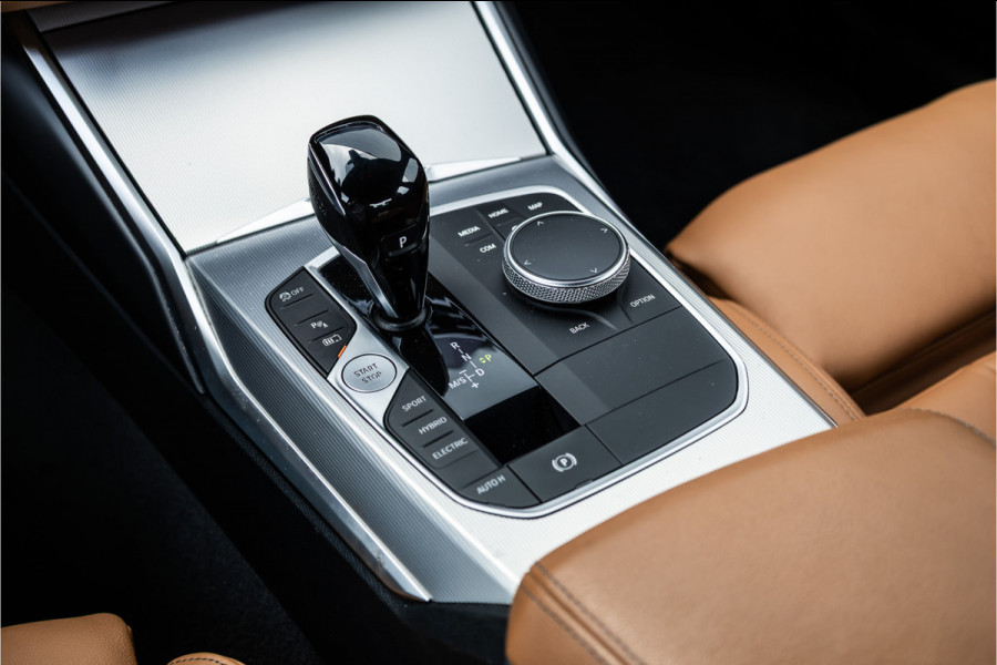 BMW 3-serie 320e M-Sport Dravitgrau / Schaal stoel / HiFi / Camera /